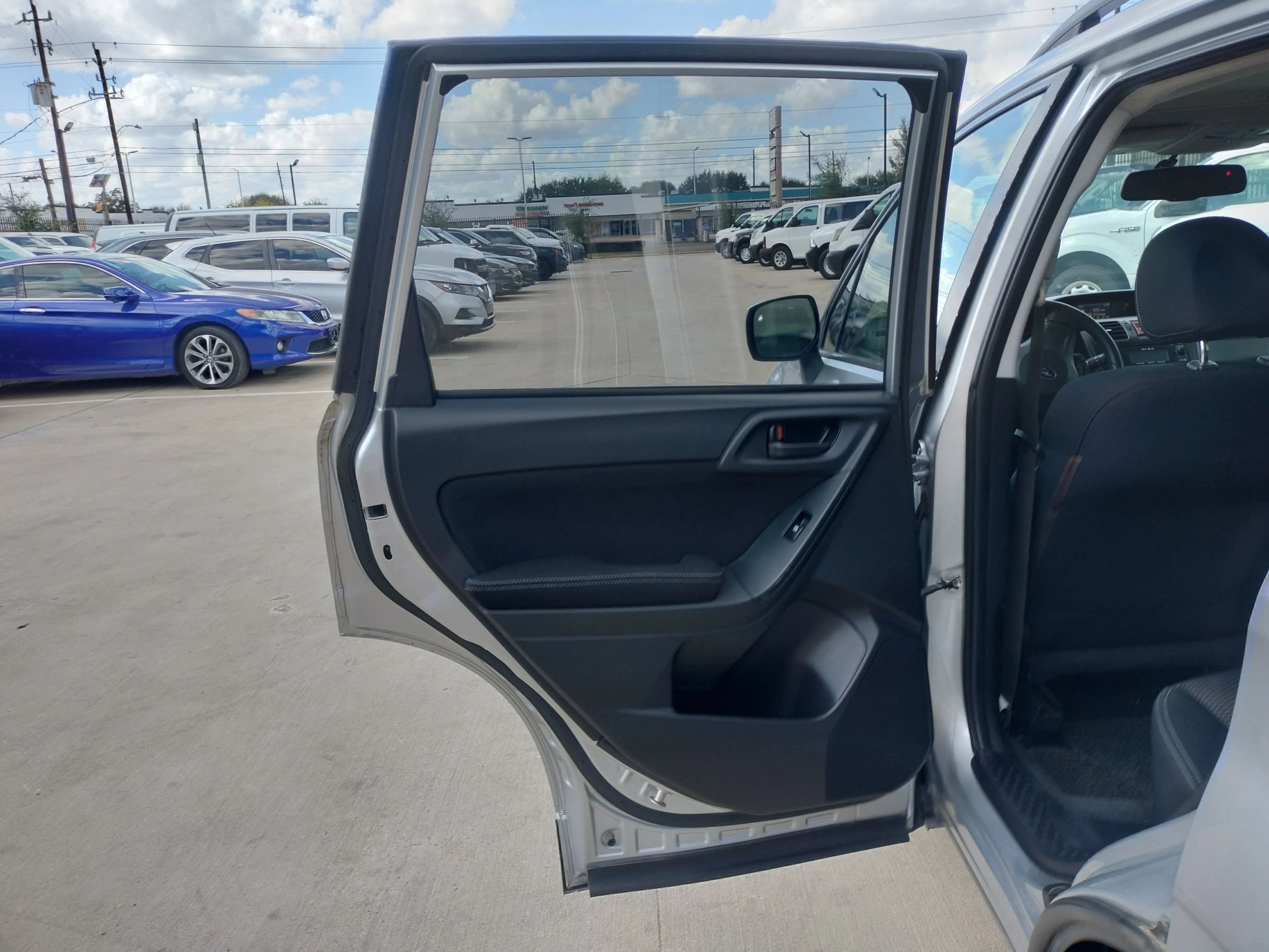 Used 2014 Subaru Forester 2.5i Premium AWD/4WD image 26
