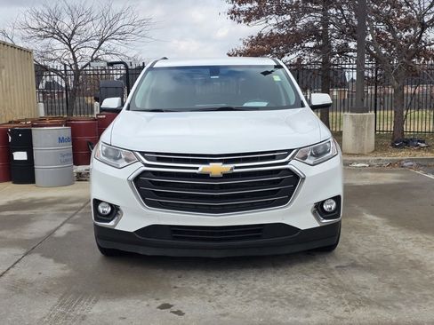 Used 2019 Chevrolet Traverse LT image 2