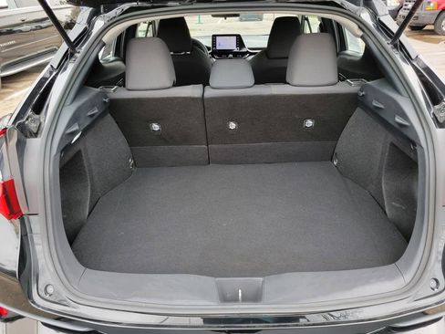 Used 2020 Toyota C-HR LE image 12