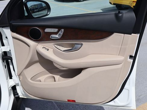 Used 2019 Mercedes-Benz GLC 300 4MATIC image 11