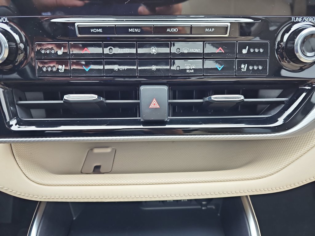 Used 2021 Toyota Highlander Platinum FWD image 32