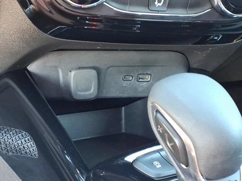 Used 2025 Chevrolet Trax LT FWD image 10