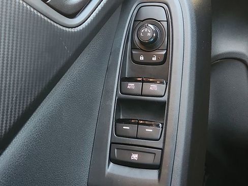 Used 2025 Subaru Crosstrek 2.0i image 21