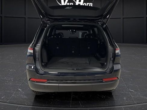 Used 2024 Jeep Grand Cherokee Limited w/ Black Appearance Package image 16