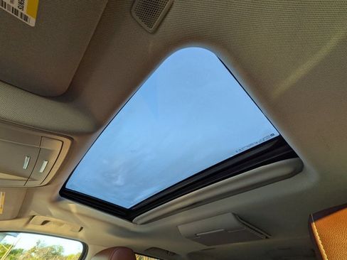 Used 2019 Chevrolet Suburban Premier w/ Premier Plus Edition image 15