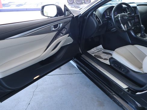 Used 2017 INFINITI Q60 3.0t w/ Premium Plus Package 3.0T image 12