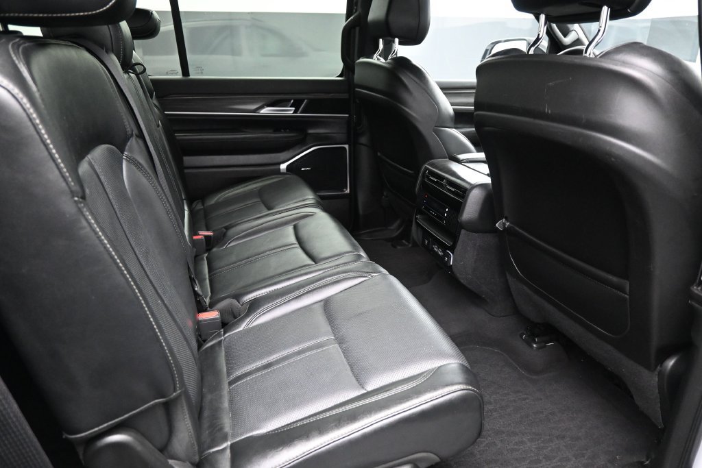 Used 2024 Jeep Wagoneer Series II w/ Flexible Seating Group RWD image 36