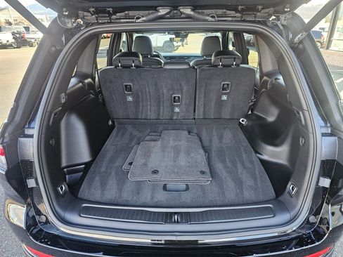 Used 2025 Jeep Grand Cherokee Altitude image 9