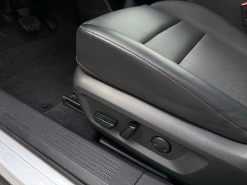 Used 2023 Nissan Rogue SV w/ SV Premium B Package image 43