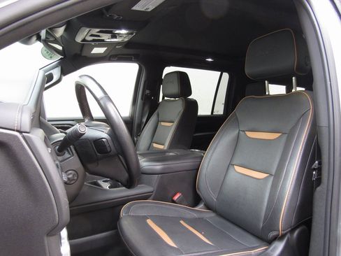 Used 2023 GMC Yukon XL AT4 w/ AT4 Premium Package image 11