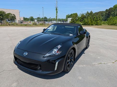 Used 2019 Nissan 370Z Touring RWD image 5