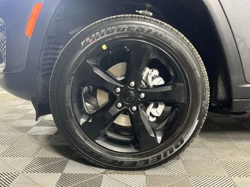 New 2025 Jeep Grand Cherokee Laredo image 11