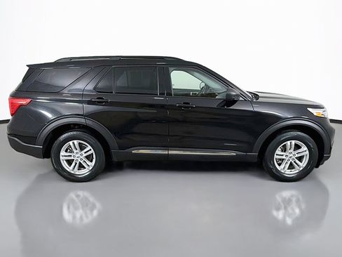 Used 2023 Ford Explorer XLT w/ Equipment Group 202A AWD/4WD image 16