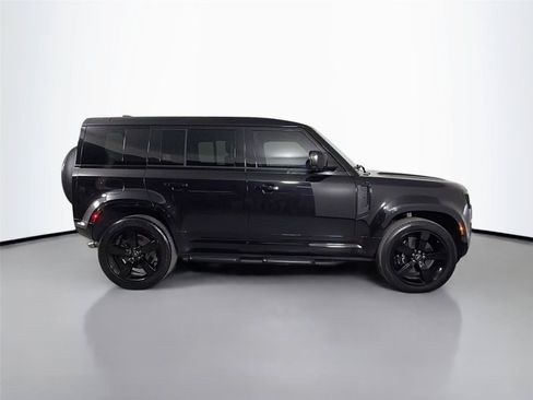 Used 2025 Land Rover Defender 110 V8 AWD/4WD image 4