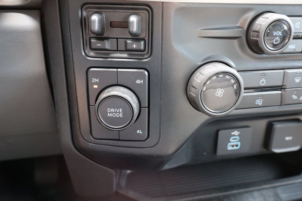 Used 2023 Ford F350 XL w/ 360-Degree Camera Package AWD/4WD image 28