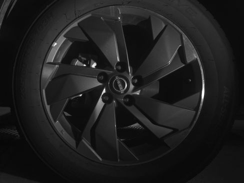 Used 2025 Nissan Rogue SV image 12