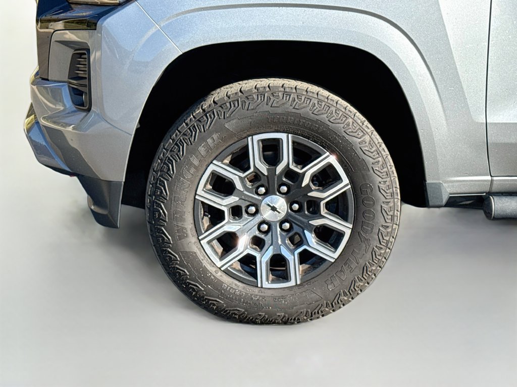 Used 2023 Chevrolet Colorado Z71 w/ Z71 Convenience Package 2 AWD/4WD image 9
