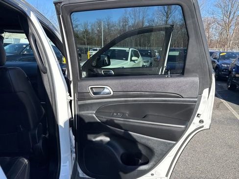 Used 2022 Jeep Grand Cherokee Laredo X image 31