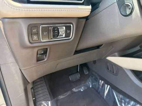 Used 2023 Lincoln Nautilus Reserve AWD/4WD image 27