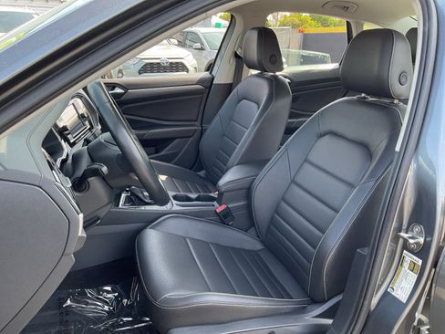 Used 2024 Volkswagen Jetta SE FWD image 19