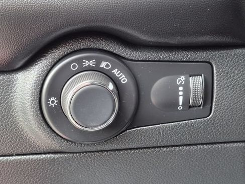 Used 2025 Dodge Durango GT AWD/4WD image 9