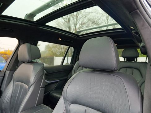Used 2021 BMW X7 xDrive40i w/ M Sport Package AWD/4WD image 24