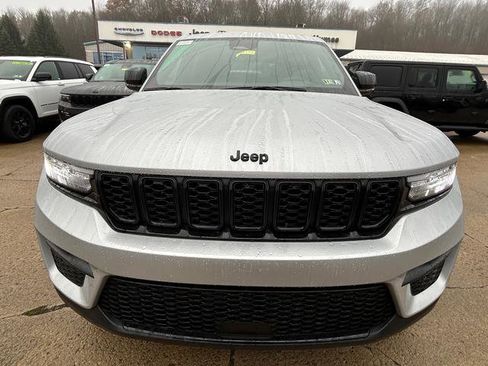 New 2025 Jeep Grand Cherokee 4WD image 3