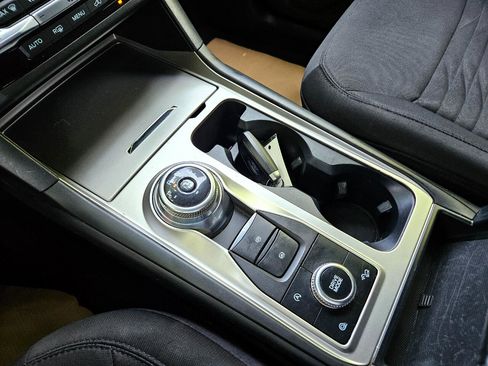 Used 2020 Ford Explorer XLT w/ Class III Trailer Tow Package image 31