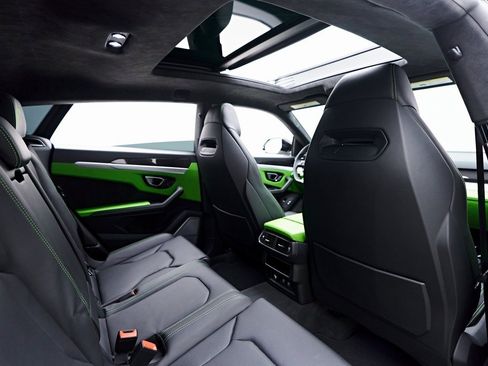 Used 2022 Lamborghini Urus image 48