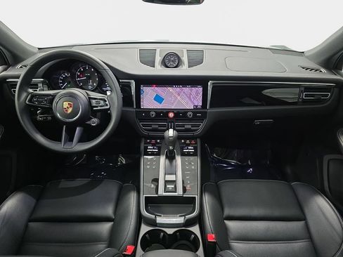 Certified 2025 Porsche Macan AWD/4WD image 12