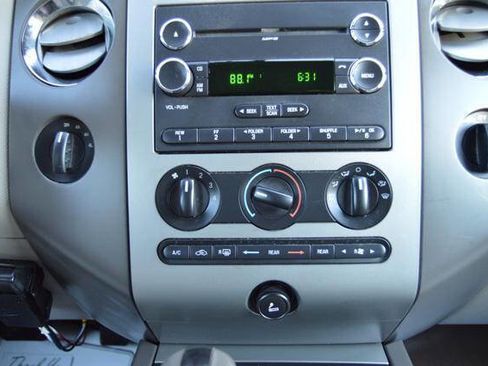 Used 2010 Ford Expedition XLT AWD/4WD image 22