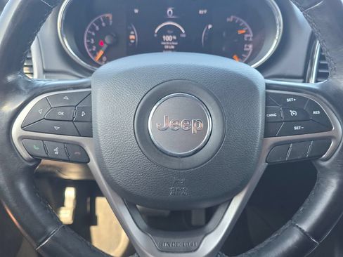 Used 2020 Jeep Grand Cherokee Altitude AWD/4WD image 32