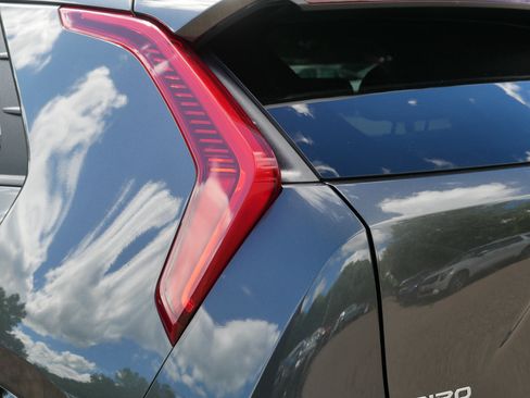 Certified 2024 Kia Niro Wind w/ Wind Preserve Package FWD image 17