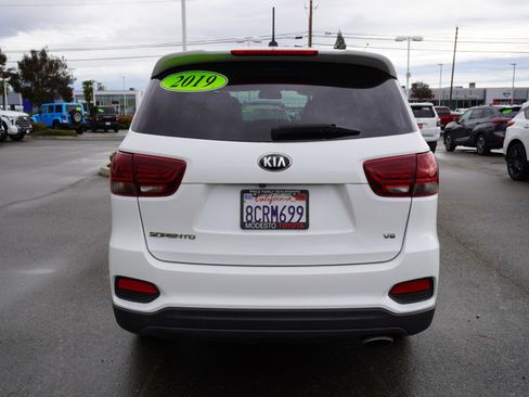 Used 2019 Kia Sorento LX image 9