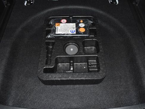 Used 2024 Jeep Compass Latitude image 33