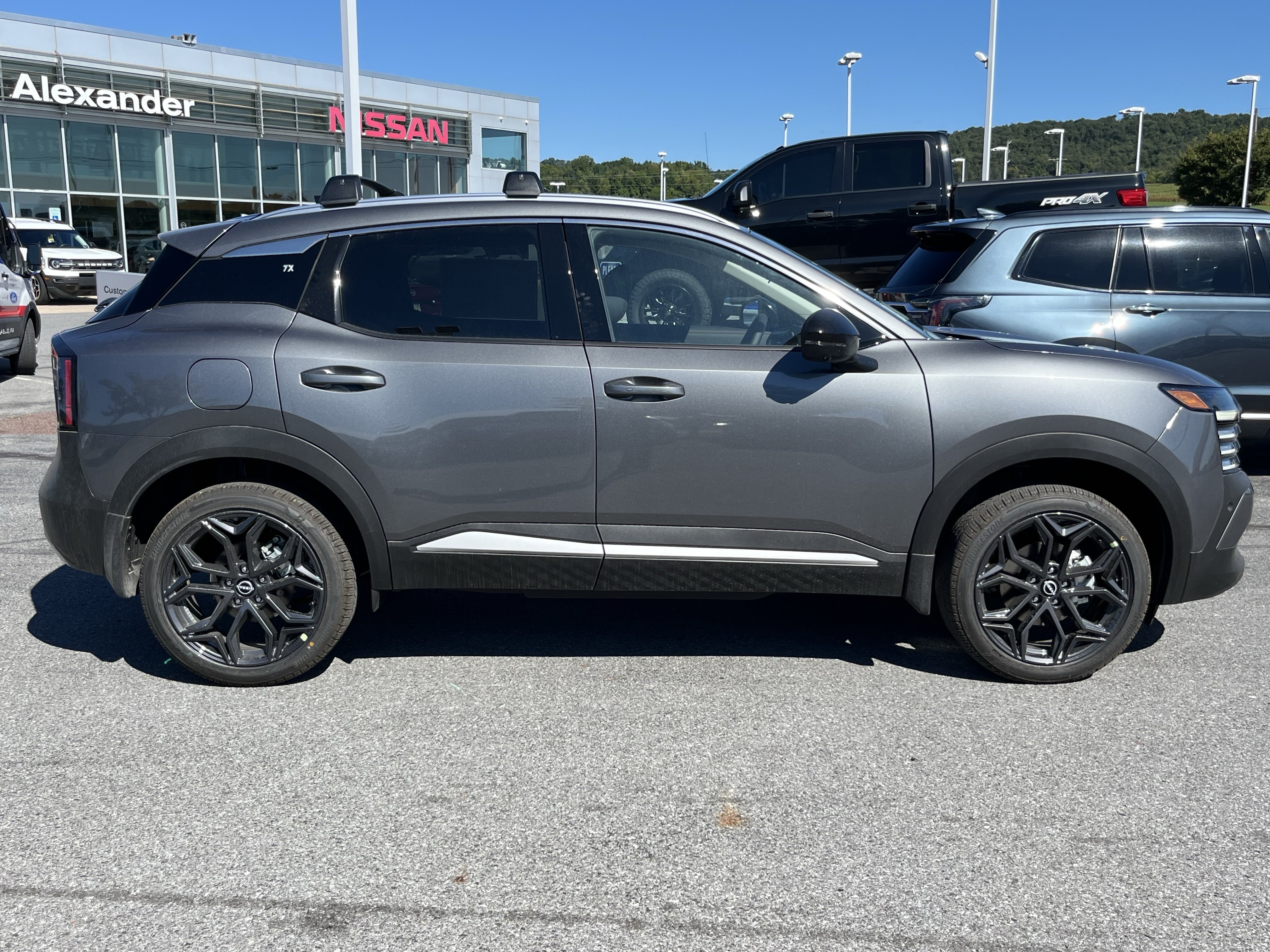 New 2027 Nissan Kicks SR AWD/4WD image 2