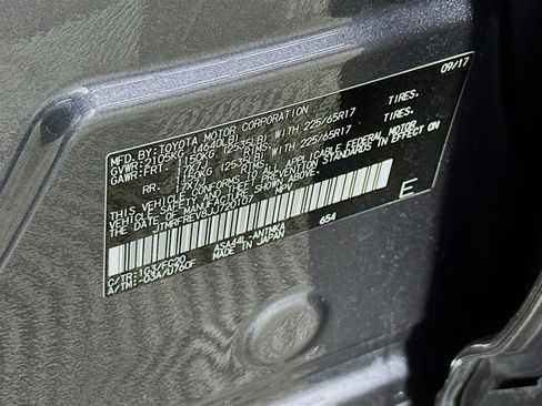 Used 2018 Toyota RAV4 XLE image 30