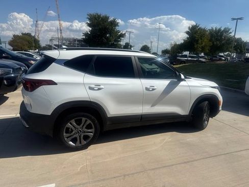 Used 2023 Kia Seltos S FWD image 3
