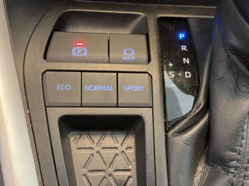 Used 2022 Toyota RAV4 XLE FWD image 15