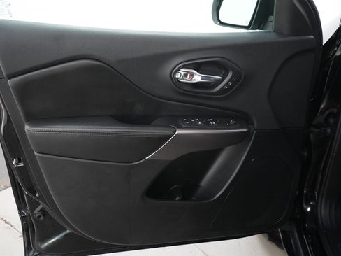 Used 2019 Jeep Cherokee Limited AWD/4WD image 21