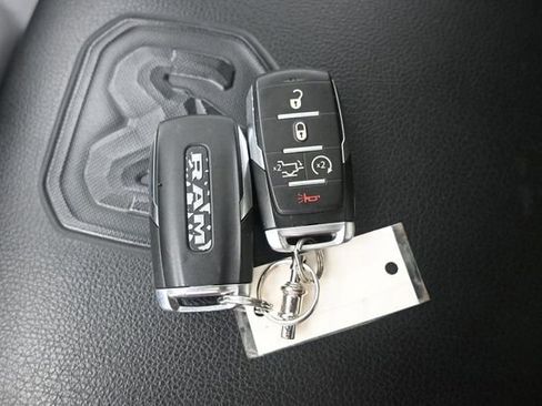 Used 2019 RAM 1500 Laramie AWD/4WD image 17