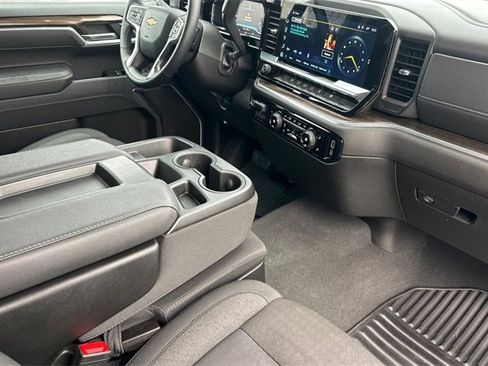 Used 2025 Chevrolet Silverado 1500 LT image 17