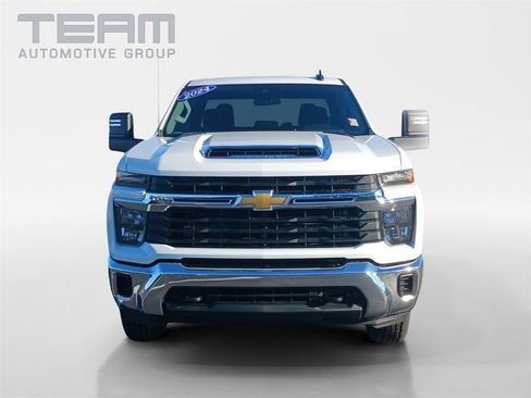 Used 2024 Chevrolet Silverado 2500 LT image 2