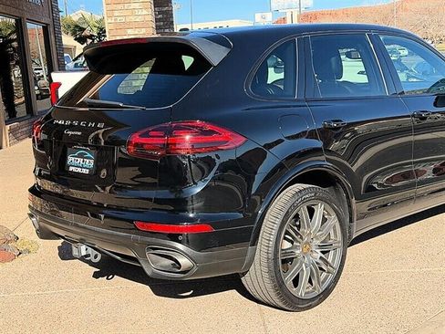Used 2018 Porsche Cayenne Platinum Edition w/ Premium Package AWD/4WD image 16