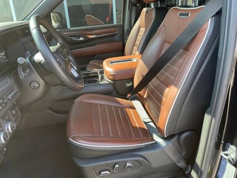Used 2023 GMC Yukon XL Denali Ultimate AWD/4WD image 13