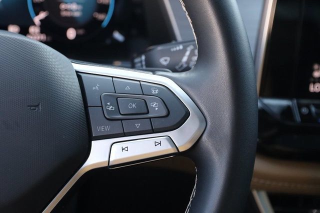 Used 2025 Volkswagen Atlas Cross Sport SE FWD image 14