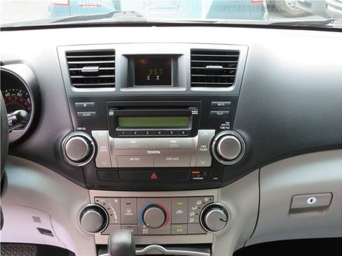 Used 2011 Toyota Highlander 4WD w/ Cold Weather Pkg image 6