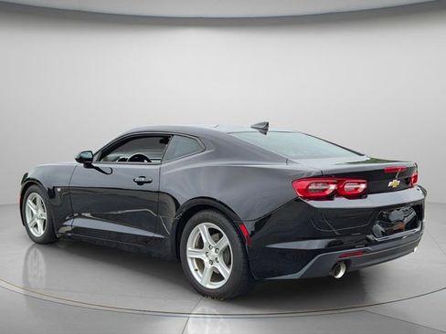 Used 2019 Chevrolet Camaro LT RWD image 4