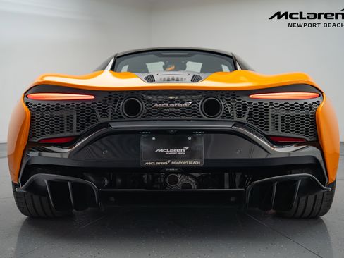 Used 2023 McLaren Artura image 17