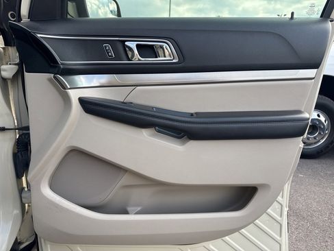Used 2018 Ford Explorer XLT w/ Equipment Group 202A image 27